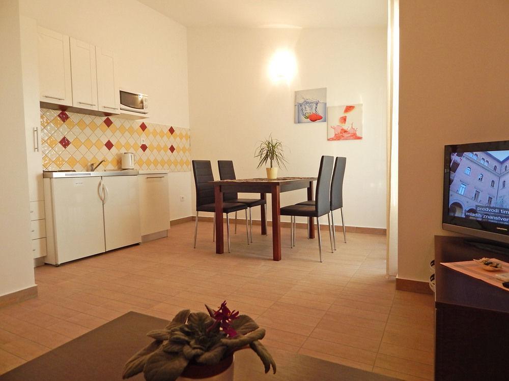Apartments Vuković Podstrana Buitenkant foto